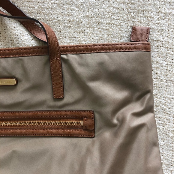 Michael Kors Tote Purse - Picture 2 of 10